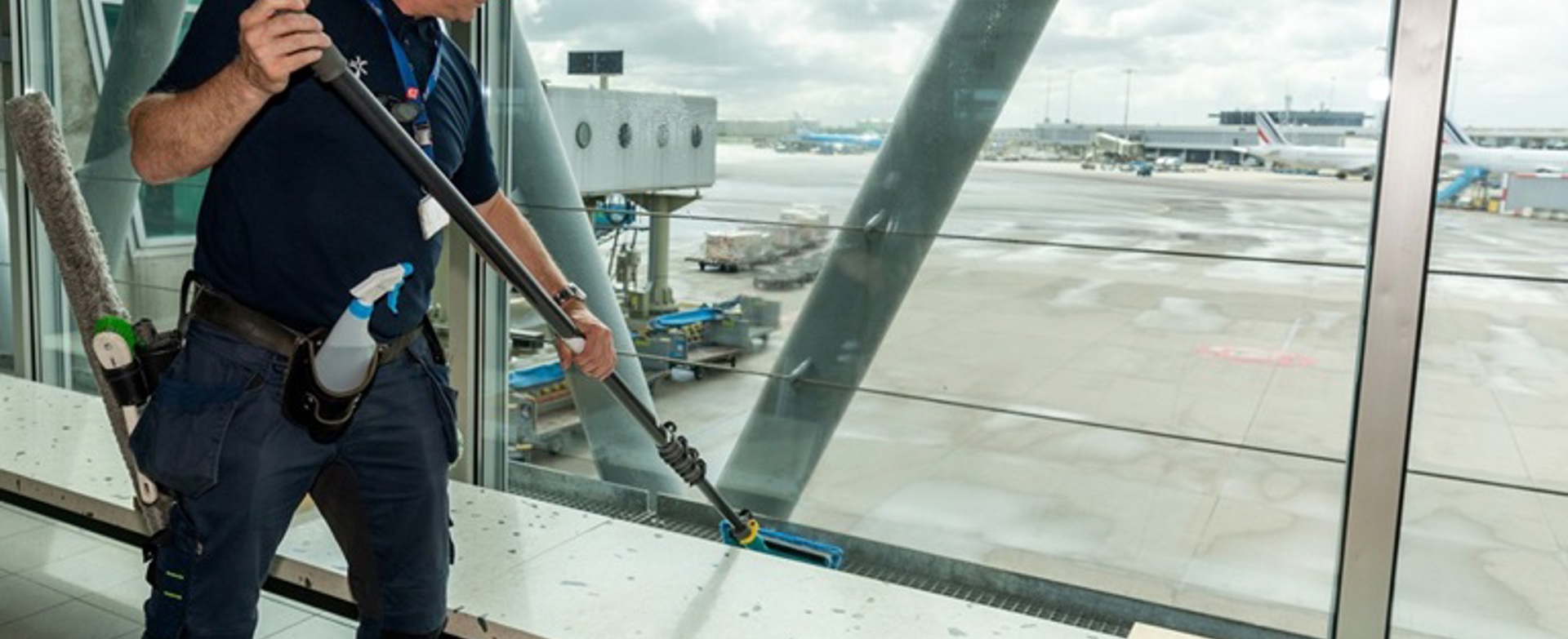 Jorgen Kessens Aan Het Werk Op Schiphol