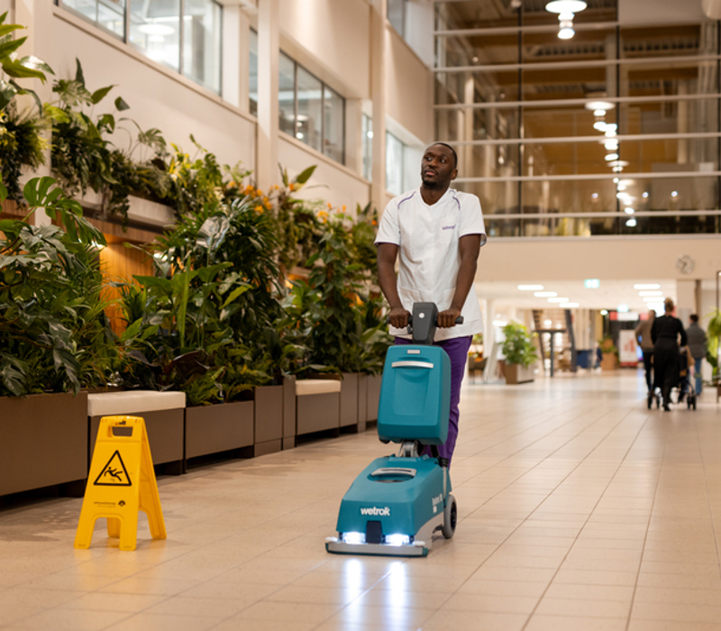 VZSNL Cleaning Hospital Floor