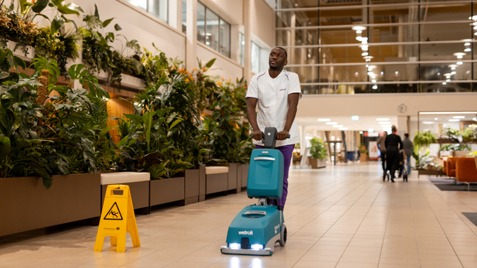 VZSNL Cleaning Hospital Floor